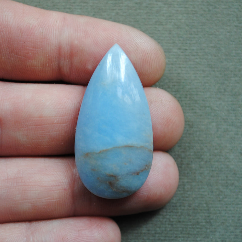 Angelite, Natural